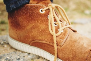Как ухаживать за замшевыми ботинками