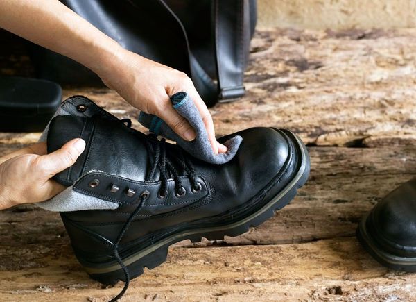 Уход за мужской обувью: основные правила и лучшие средства