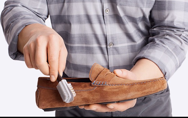 Уход за мужской обувью: основные правила и лучшие средства
