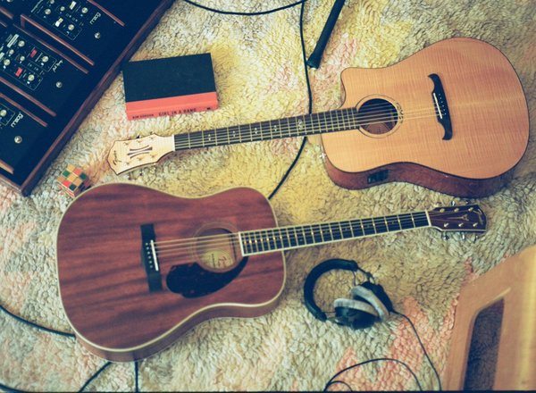 Как выбрать акустическую гитару: все нюансы и полезные советы